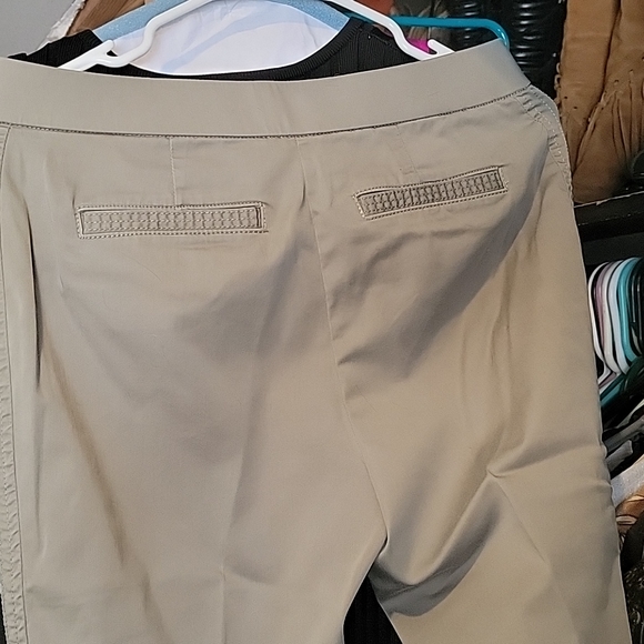 Chicos Olive capri Set - Picture 6 of 6